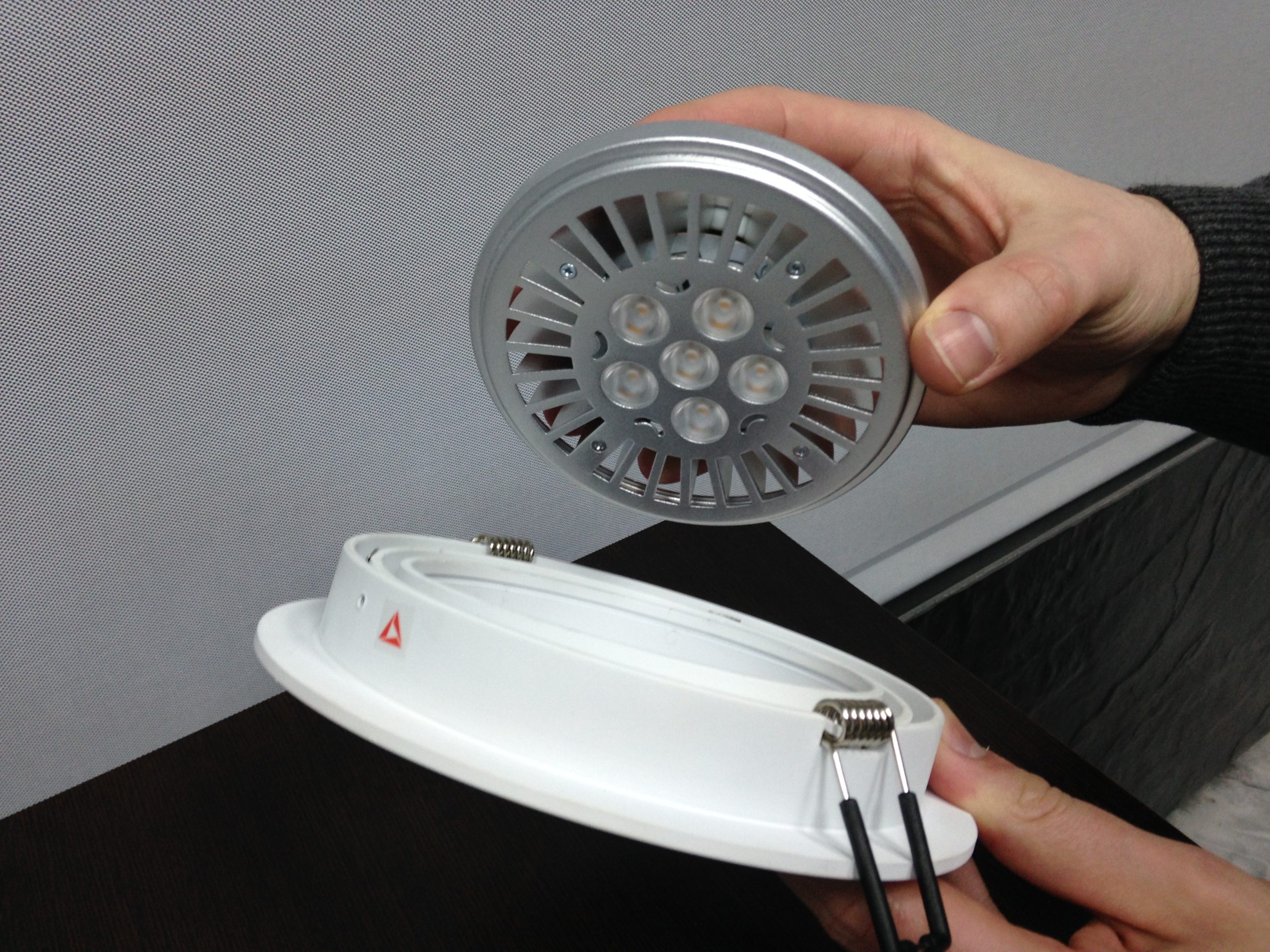 Bombilla AR111 BLTC de gran capacidad lumínica para instalaciones profesionales