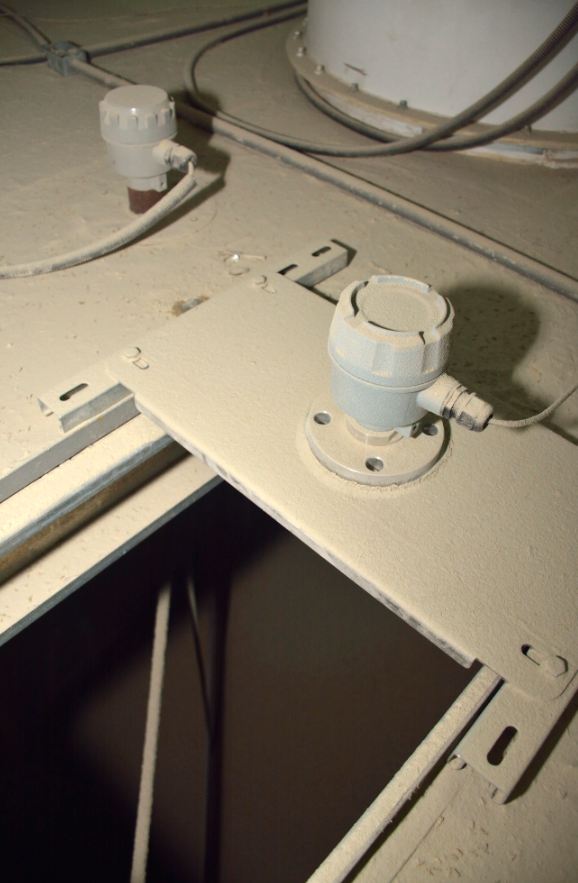 EST120 monitor & level monitoring transmitter